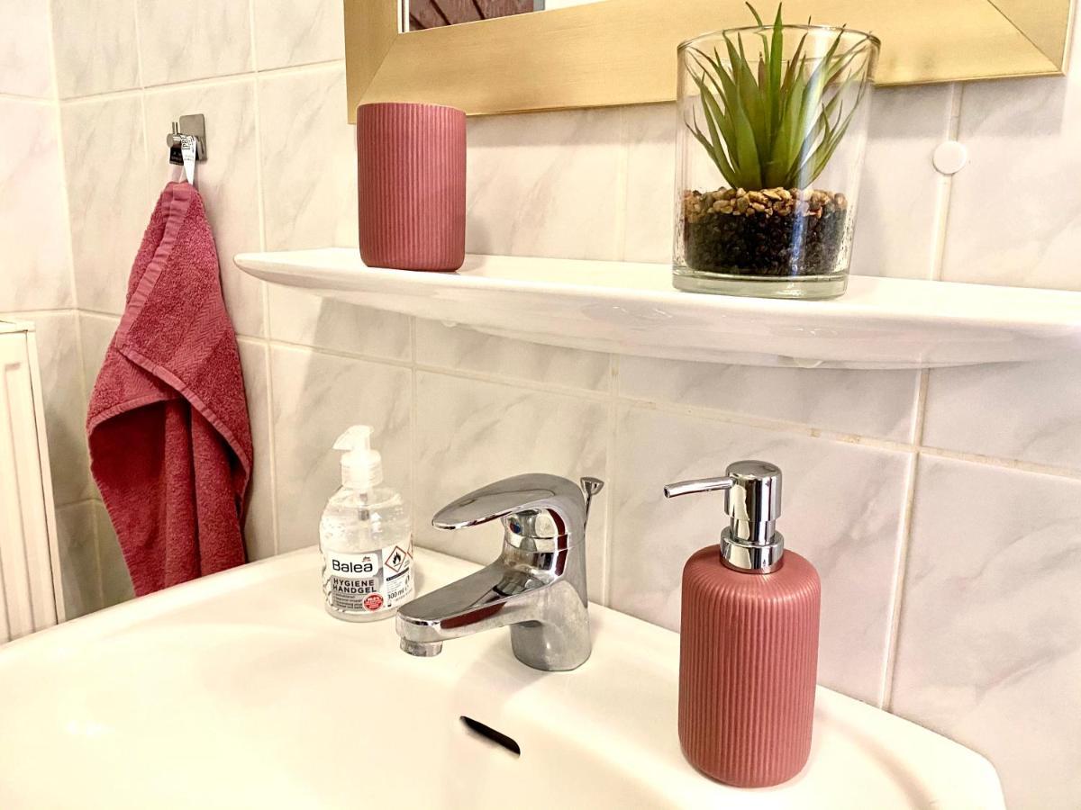 Cottbus-Apartments - Red Apartment I Privat I Wifi I Kueche I Balkon ภายนอก รูปภาพ