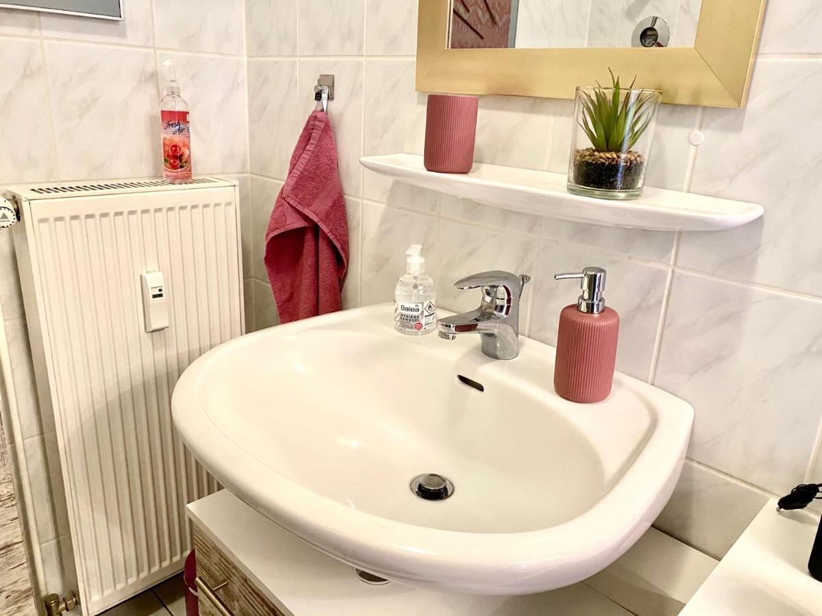 Cottbus-Apartments - Red Apartment I Privat I Wifi I Kueche I Balkon ภายนอก รูปภาพ